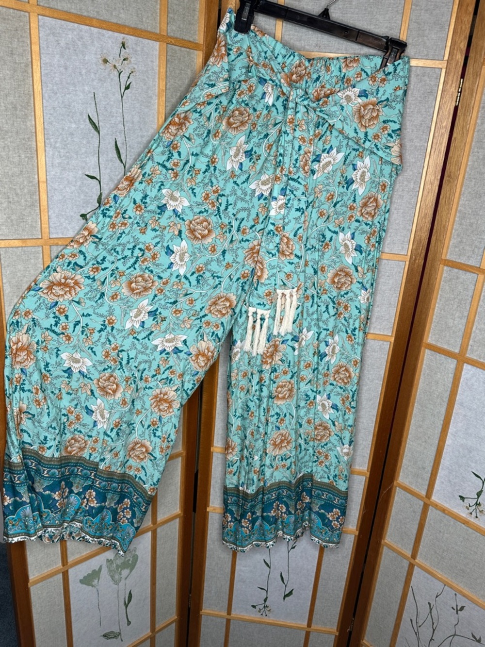 Mint floral print bohemian stretchy pants Size Large